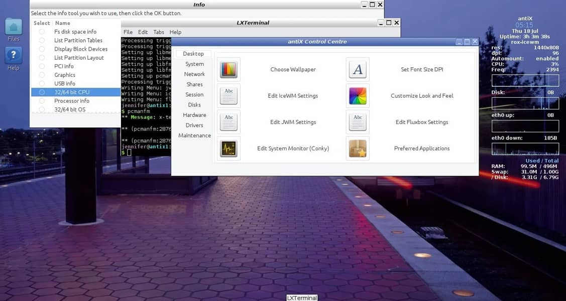 Escritorio funcional de AntiX Linux con centro de control y terminal, optimizado para computadoras viejas.
