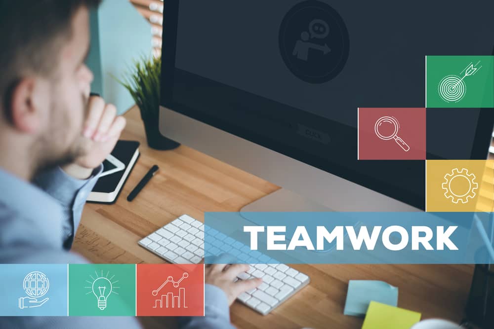 Stack tecnológico para gestores: 5 programas de gestión de empleados 17 Gestión de personal remoto: imagen de un empleado trabajando en su ordenador, con iconos que representan la colaboración, la planificación y el análisis de datos. Eficiencia y trabajo en equipo a distancia.